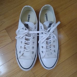 Women Chuck Taylor All Star Platform Low Top, Size 10